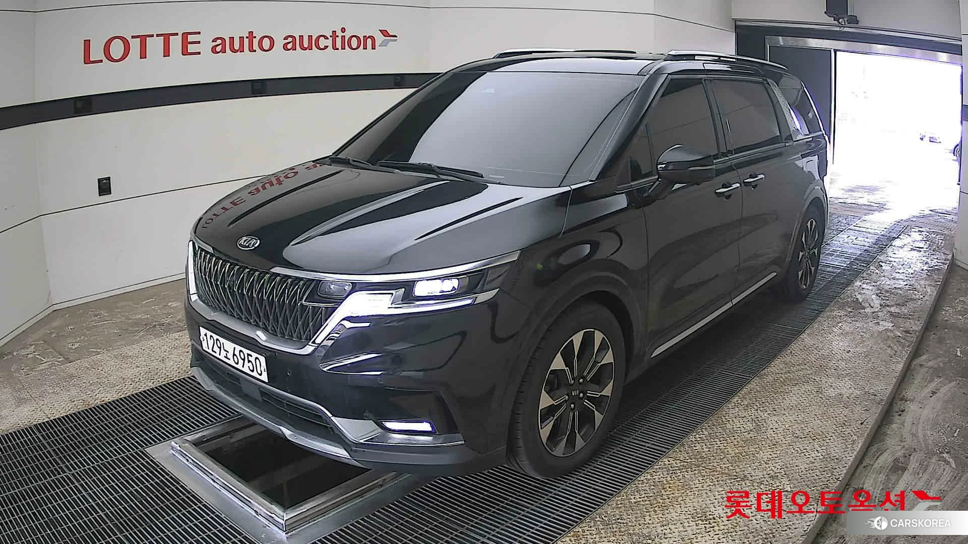 Kia Carnival 2021 Черный из Кореи, фото 5