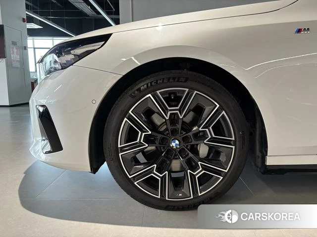 BMW 5 series 2025 Белый из Китая, фото 5