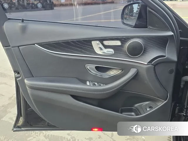 Mercedes-Benz E-Class W213 2018 Черный из Кореи, фото 5