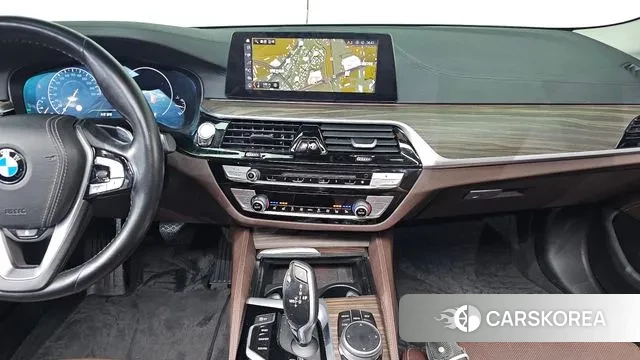 BMW 5 Series (G30) 2019 Белый из Кореи, фото 5