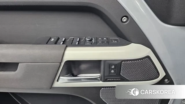 Land Rover Defender (L663) 2022 Серебряный из Кореи, фото 5