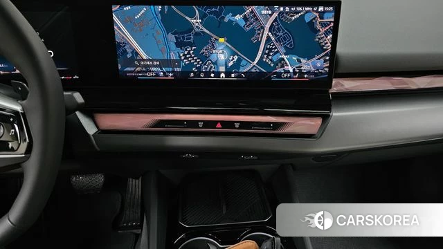 BMW 5 Series (G60) 2025 Цвет галактики из Кореи, фото 5