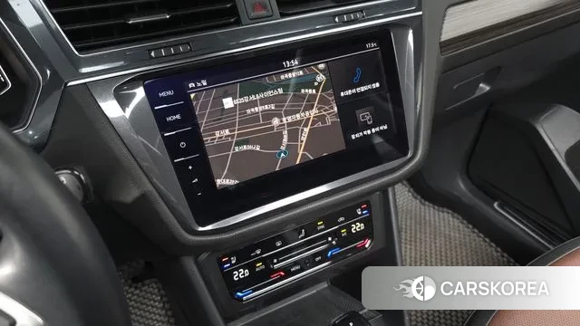 Volkswagen Tiguan Allspace 2023 Белый из Кореи, фото 5