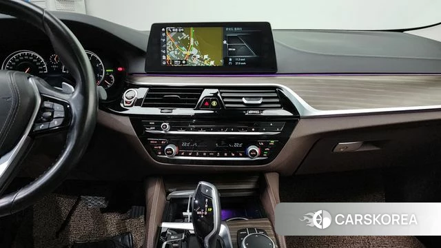 BMW 5 Series (G30) 2018 Серебристо-серый из Кореи, фото 5