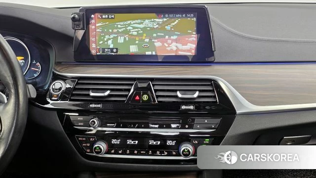 BMW 5 Series (G30) 2018 Белый из Кореи, фото 5