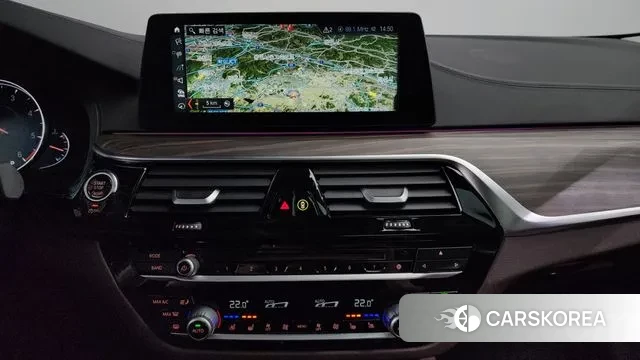 BMW 5 Series (G30) 2018 Белый из Кореи, фото 5