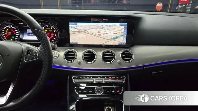 Mercedes-Benz E-Class W213 2018 Белый из Кореи, фото 5