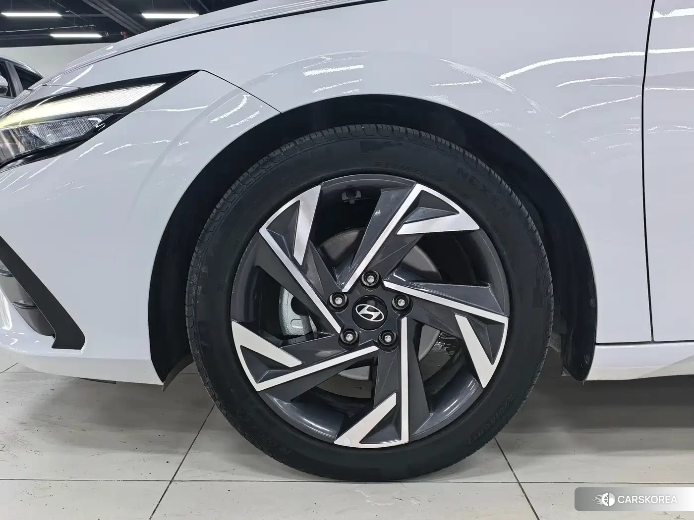 Hyundai Elantra 2023 Белый из Китая, фото 5