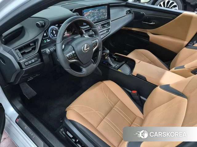 Lexus ES300h 7th generation 2025 Белый из Кореи, фото 5