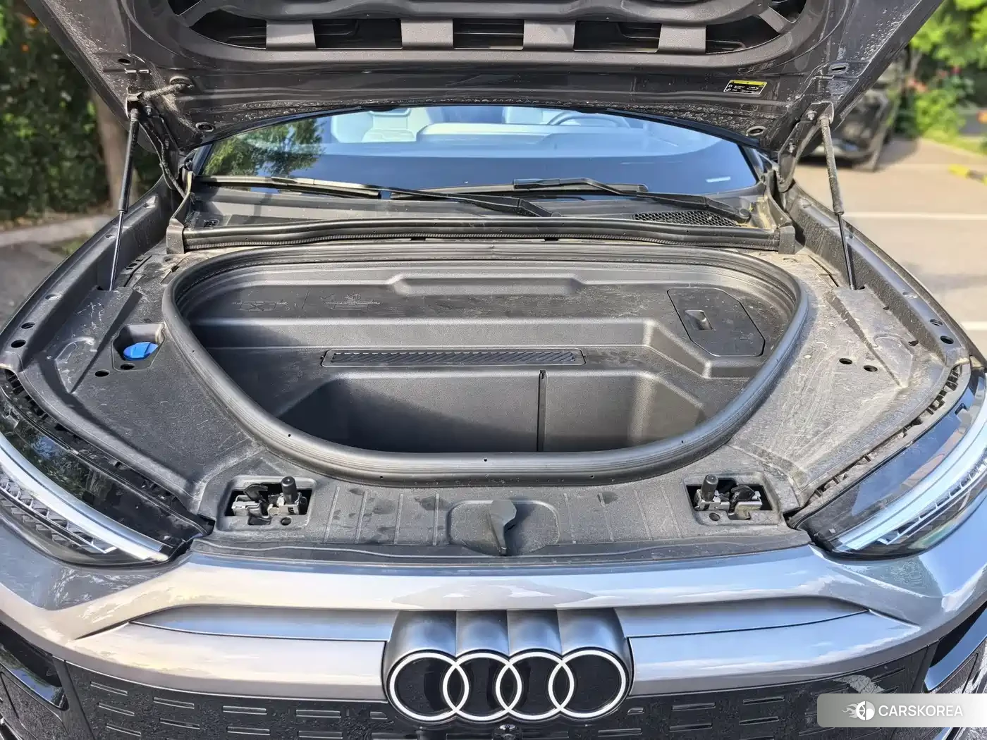Audi Q6L e-tron 2025 Silver/gray из Китая, фото 5