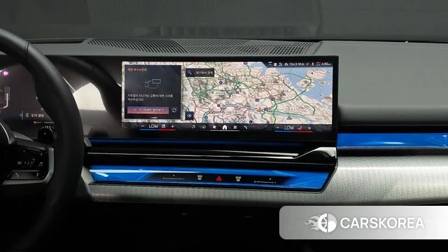 BMW 5 Series (G60) 2025 Серебристо-серый из Кореи, фото 5