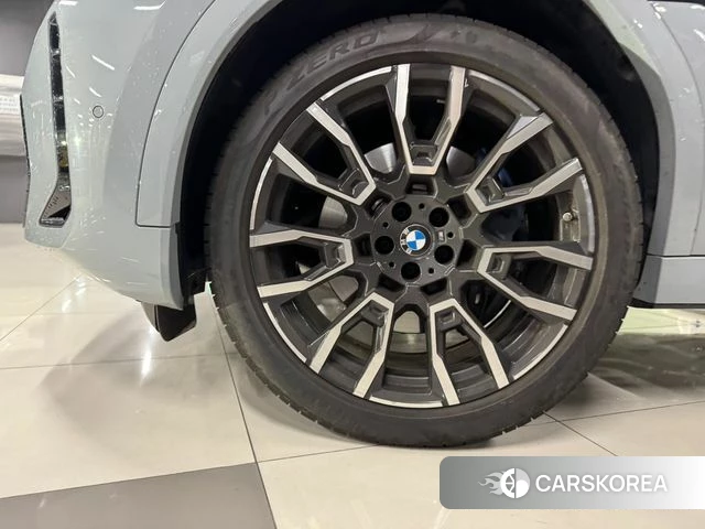 BMW X6 (G06) 2026 Светло-серебряный цвет из Кореи, фото 5