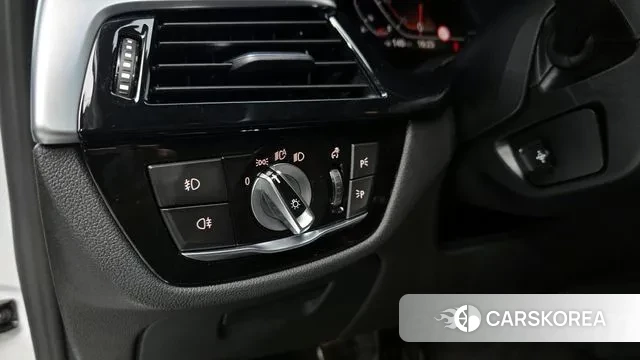 BMW 5 Series (G30) 2020 Белый из Кореи, фото 5