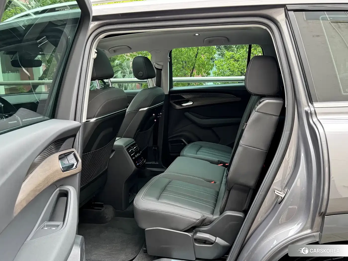 Audi Q6 2023 Silver/gray из Китая, фото 5