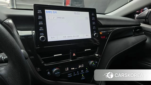 Toyota Camry (XV70) 2024 Серебристо-серый из Кореи, фото 5