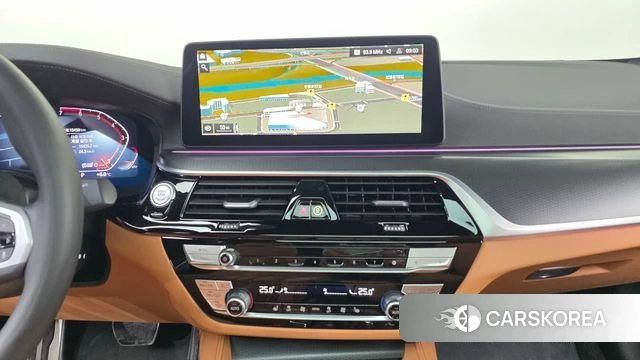 BMW 5 Series (G30) 2023 Черный из Кореи, фото 5