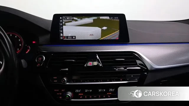 BMW 5 Series (G30) 2018 Белый из Кореи, фото 5