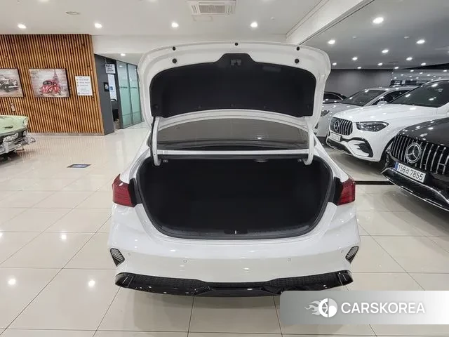 Kia The New K3 2nd generation 2023 Белый из Кореи, фото 5