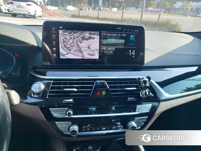 BMW 5 Series (G30) 2022 Белый из Кореи, фото 5