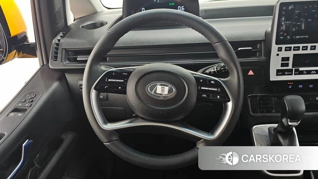 Hyundai Staria 2023 Желтый из Кореи, фото 5