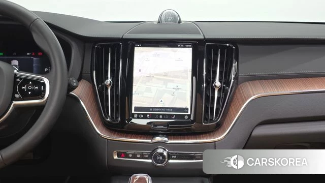 Volvo XC60 second Generation 2024 Белый из Кореи, фото 5