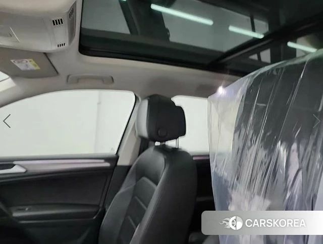 Volkswagen Tiguan Allspace 2022 Серебристо-серый из Кореи, фото 5