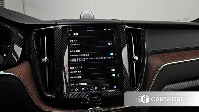 Volvo XC60 second Generation 2023 Белый из Кореи, фото 5