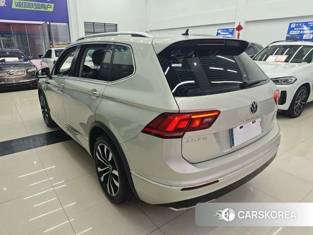 Volkswagen Tiguan L 2021 Серебристо-серый из Китая, фото 5