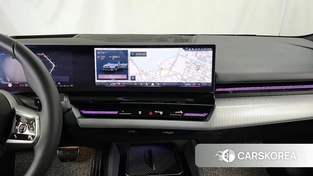 BMW 5 Series (G60) 2024 Серебристо-серый из Кореи, фото 5
