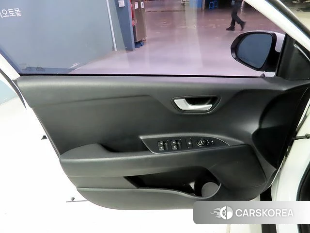 Kia Stonic 2019 Белый из Кореи, фото 5