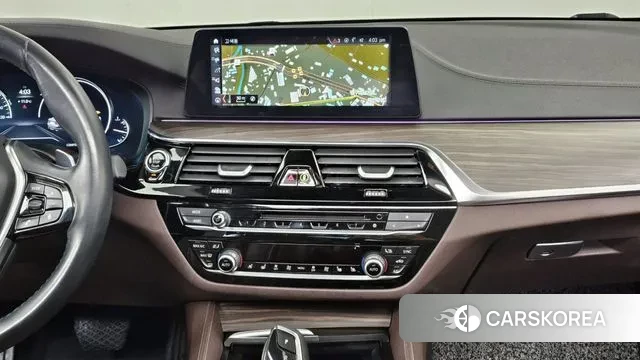 BMW 5 Series (G30) 2018 Белый из Кореи, фото 5