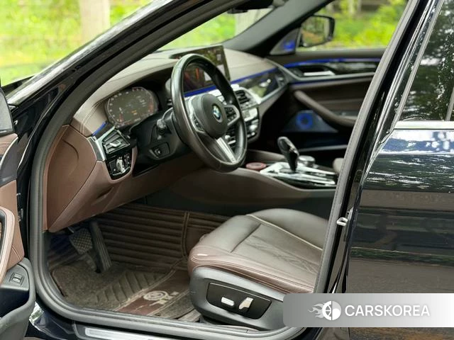 BMW 5 series 2021 Черный из Китая, фото 5