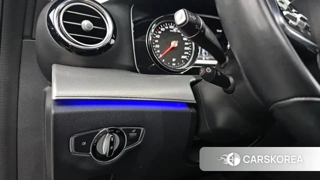 Mercedes-Benz E-Class W213 2018 Белый из Кореи, фото 5