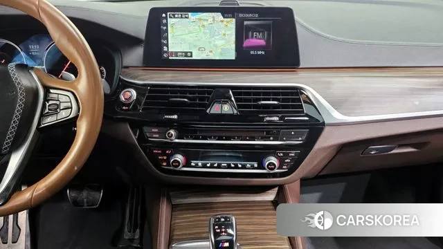 BMW 5 Series (G30) 2018 Белый из Кореи, фото 5