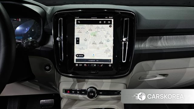 Volvo XC40 2024 Белый из Кореи, фото 5