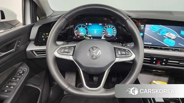 Volkswagen Golf 8th Generation 2024 Белый из Кореи, фото 5