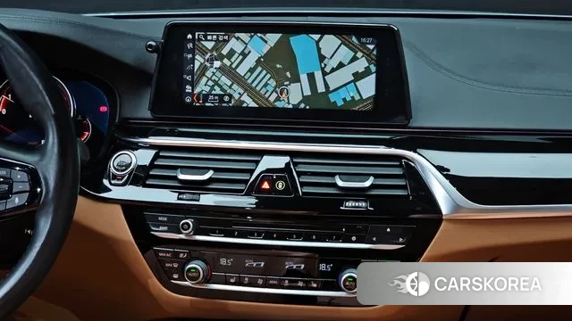 BMW 5 Series (G30) 2018 Серебристо-серый из Кореи, фото 5