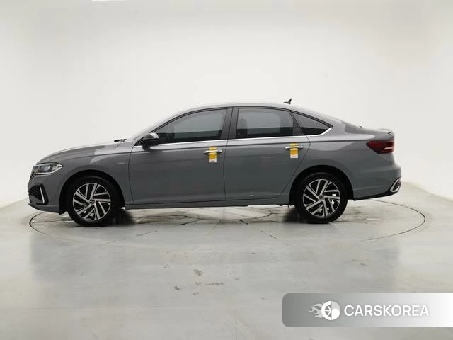 Volkswagen Lavida 2023 Темно-серый из Китая, фото 5