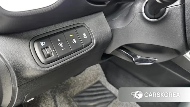 Hyundai Venue 2023 Серебристо-серый из Кореи, фото 5