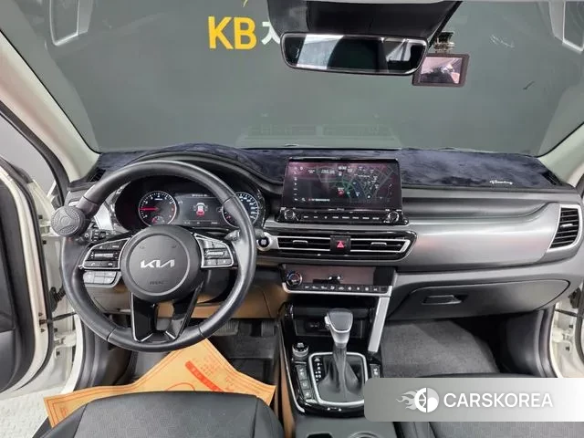 Kia Seltos 2022 Белый из Кореи, фото 5