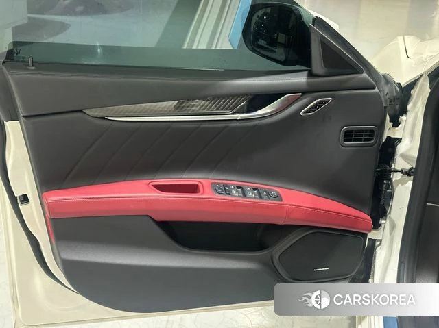 Maserati Ghibli 2023 Белый из Кореи, фото 5