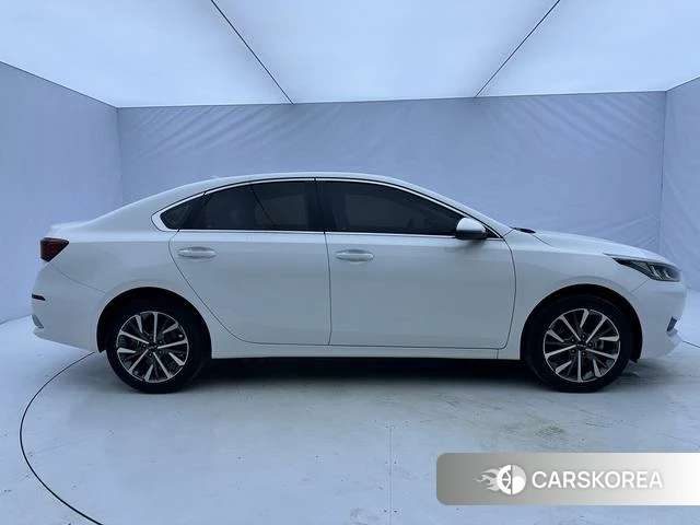 Kia K3 2023 Белый из Китая, фото 5