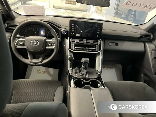 Toyota Land Cruiser (imported) 2024 Белый из Китая, фото 5