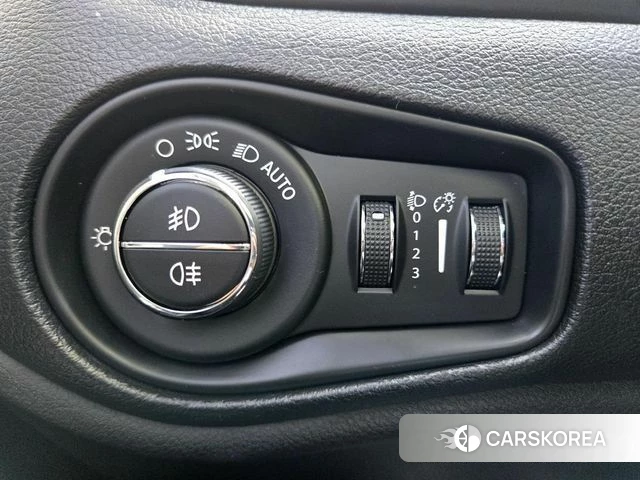 Jeep Renegade 2018 Серебристо-серый из Кореи, фото 5