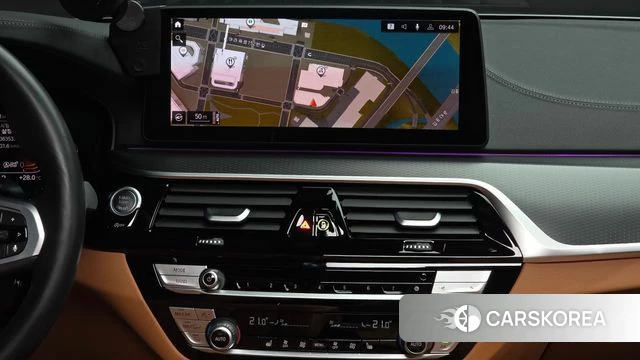 BMW 5 Series (G30) 2022 Серебристо-серый из Кореи, фото 5
