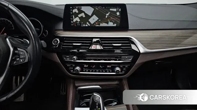 BMW 5 Series (G30) 2018 Серебристо-серый из Кореи, фото 5