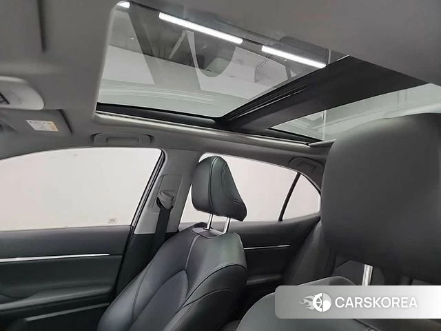 Toyota Camry (XV70) 2019 Серебряный из Кореи, фото 5