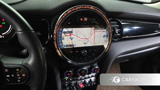 Mini Cooper 2024 Жемчужный цвет из Кореи, фото 5