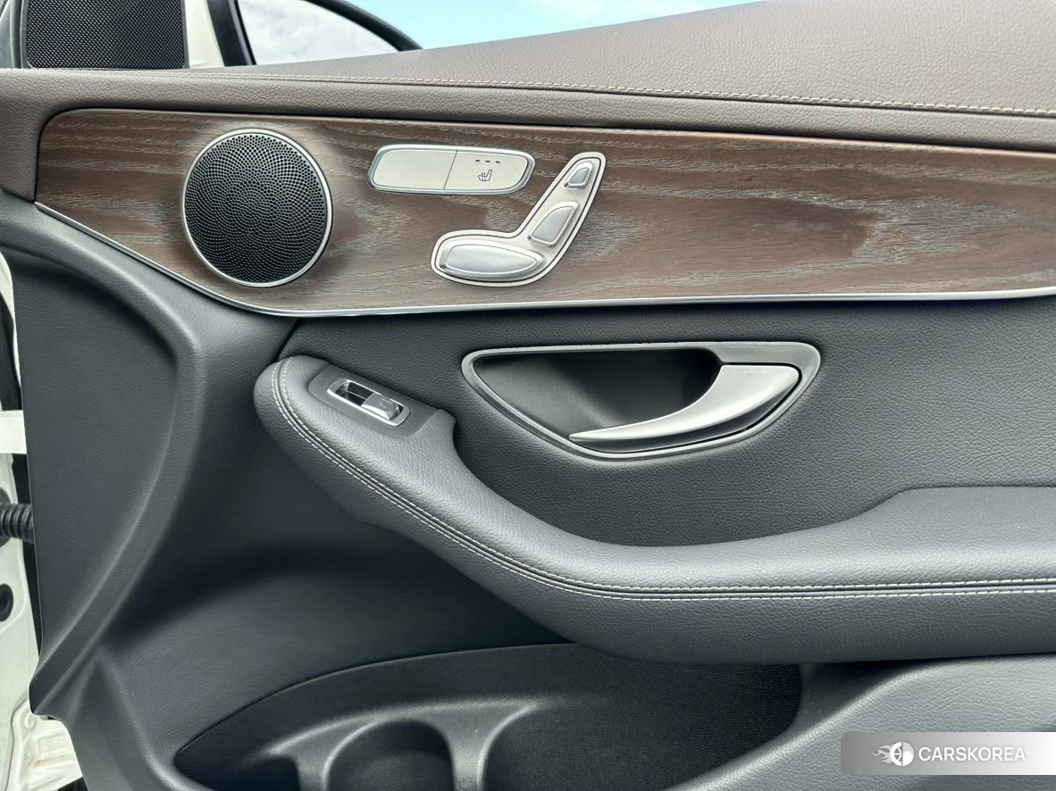 Mercedes-Benz GLC 2021 Белый из Китая, фото 5