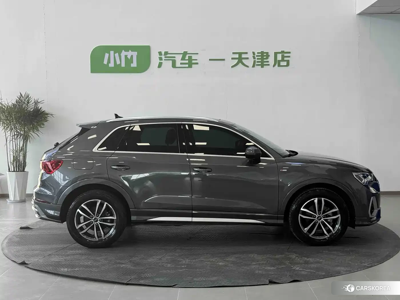 Audi Q3 2023 Silver/gray из Китая, фото 5
